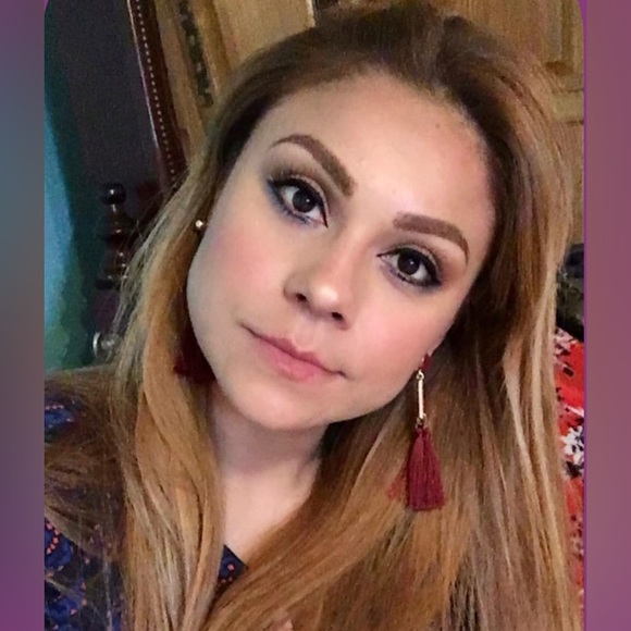 Meet your Posher, Adilene - Picture 2 of 2